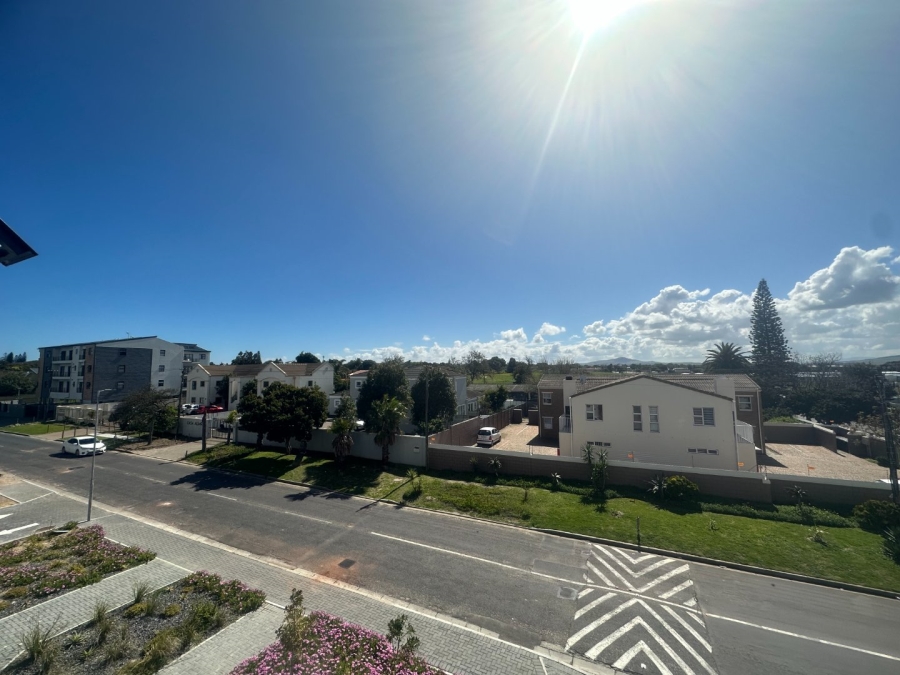 1 Bedroom Property for Sale in Table View Western Cape